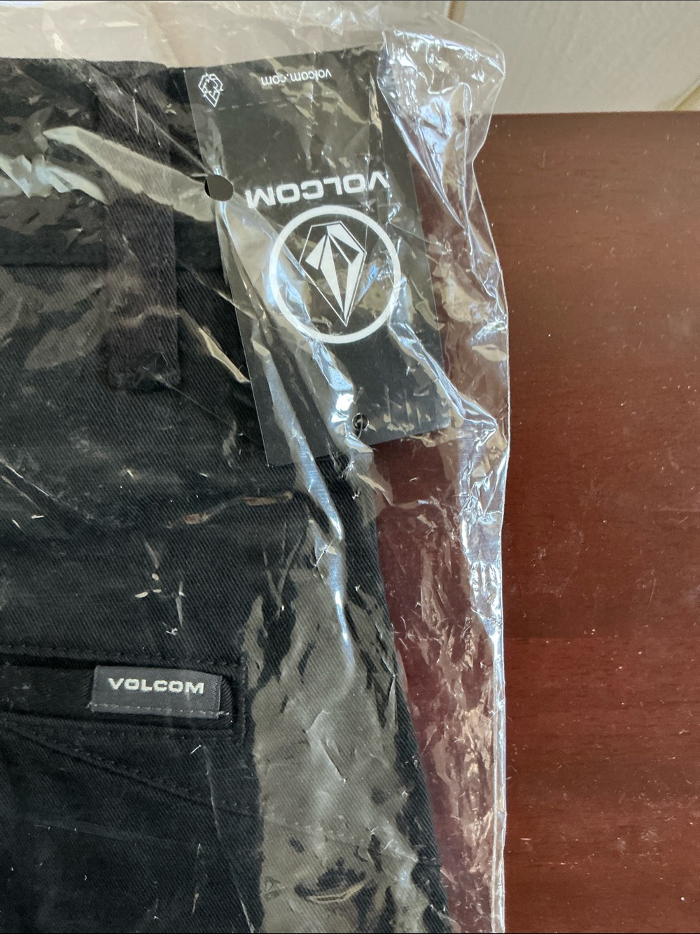 Volcom shorts - Picture 2 of 3